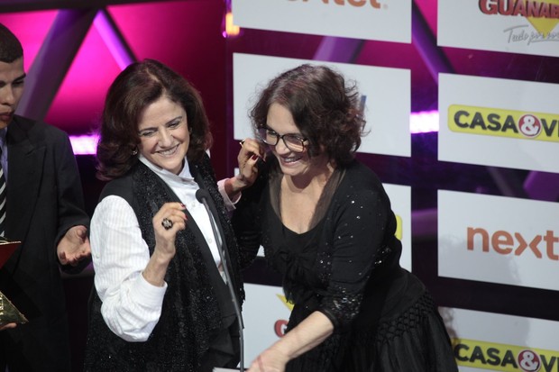 Marieta Secero e Regina Duarte em prêmio no Rio (Foto: Isac Luz/ EGO)