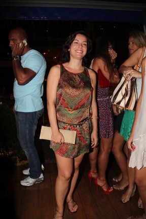 Regiane Alves em restaurante no Rio (Foto: Ricardo Schneider/ Agência Infoco News)