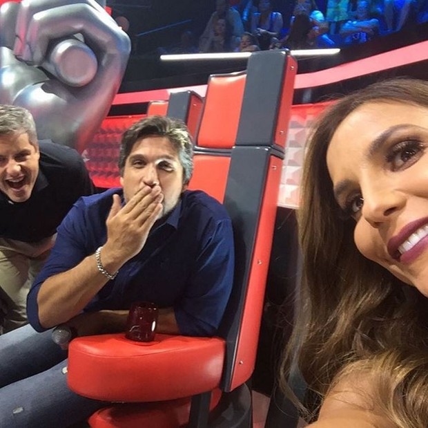 Ivete Sangalo com Victor e Léo na final do The Voice Kids (Foto: Reprodução/Instagram)