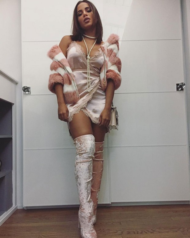 Anitta exibe o look em rede social (Foto: Instagram/ Reprodução)