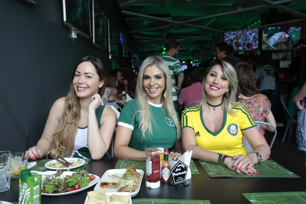 Ju Isen,  Fernanda Martinelli e Rô Fraga se unem em torcida pelo Palmeiras (Foto: Rafael Cusato/EGO)