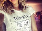 Grazi Massafera usa blusa com mensagem sobre amor