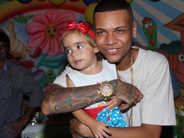MC Duduzinho com a filha, Lara Princess, em festa na Zona Norte do Rio (Foto: Rodrigo dos Anjos/ Divulgação)