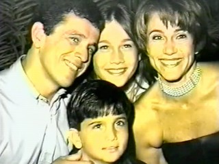 Maurício, pai da Fernanda Gentil, Fernanda Gentil, a mãe dela Marta e o irmão dela Felipe (Foto: Reprodução)