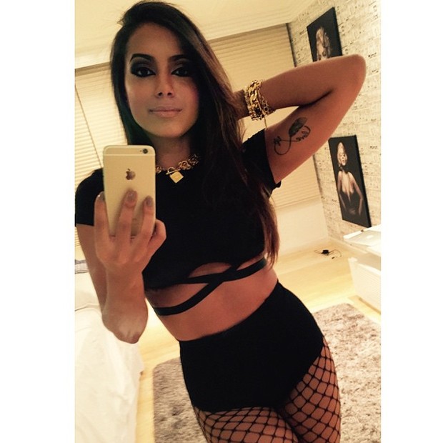 Anitta posa para selfie (Foto: Instagram/ Reprodução)