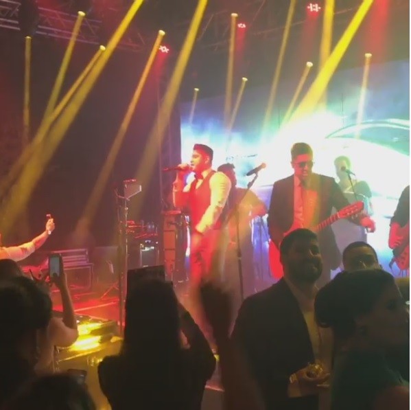 Diego canta em sua festa de casamento (Foto: Reprodução/Instagram)