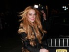 Usando vestido de pele, Lindsay Lohan vai a evento em Nova York