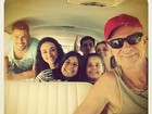 Débora Nascimento posta foto com elenco em bastidores de 'Avenida Brasil'