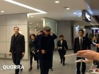 Leonardo DiCaprio leva as fãs japonesas ao delírio em aeroporto