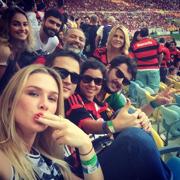 Fiorella Mattheis no Maracanã com amigos (Foto: Reprodução/ Instagram)