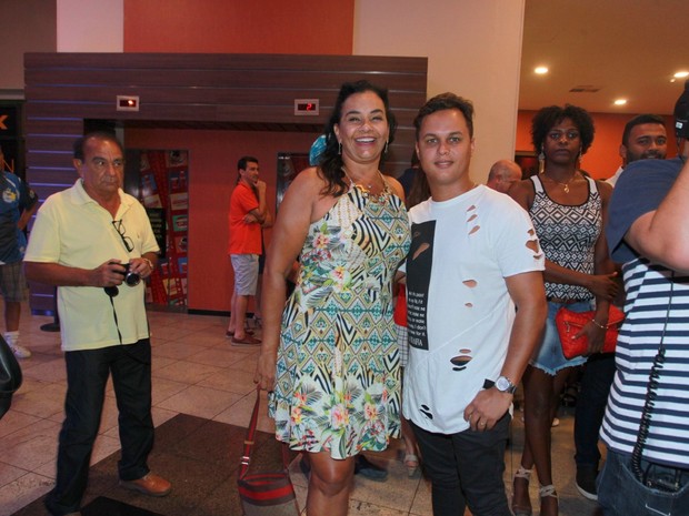 Solange Couto e Jamerson Andrade em pré-estreia de filme na Zona Oeste do Rio (Foto: Marcello Sá Barretto/ Ag. News)
