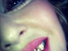 Madonna usa acessório de brilhantes nos dentes