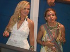 Com vestido branco, apresentadora Eliana dança arrocha em Salvador