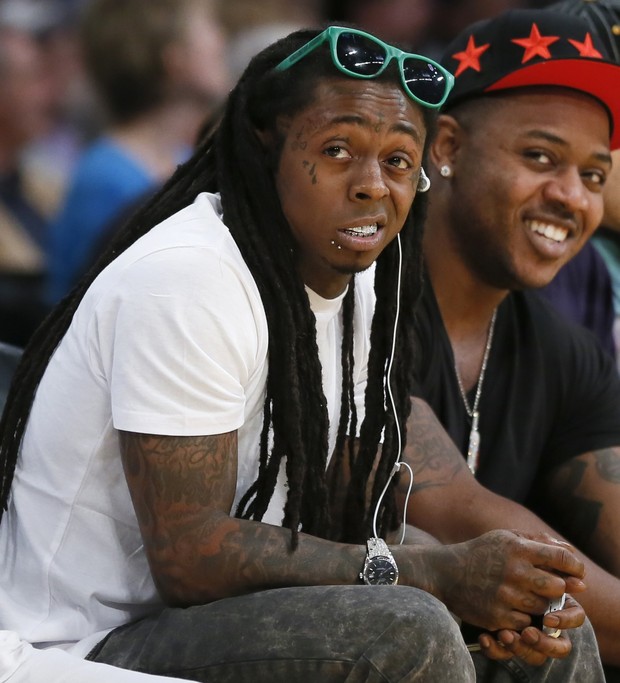 Lil Wayne assiste a jogo de basquete em Los Angeles, nos Estados Unidos (Foto: Lucy Nicholson/ Reuters)