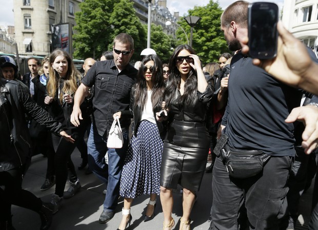 Kim Kardashian e Kendall Jenner (Foto: KENZO TRIBOUILLARD / AFP)