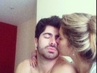 Sem camisa, ex-BBB Rodrigão ganha beijo da namorada Adriana
