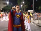 Paulo Dalagnoli desfila pintado de  Super-Homem: 'Levou cinco horas'