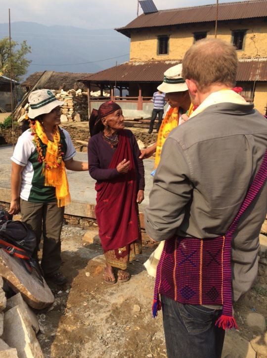 Príncipe Harry em Nepal (Foto: Reprodução / Twitter)