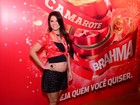 Samara Felippo exibe gravidez na Sapucaí e revela: 'É uma menina'