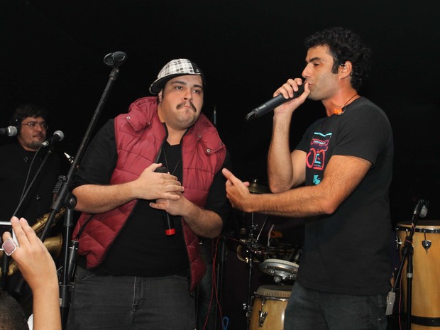Tiago Abravanel se apresenta com o grupo os Benditos em São Paulo (Foto: Thiago Duran/ Ag. News)