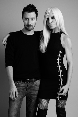 Anthony Vaccarello e Donatella Versace (Foto: Reprodução / Versace)