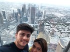 Preta Gil e Rodrigo Godoy visitam o prédio mais alto do mundo