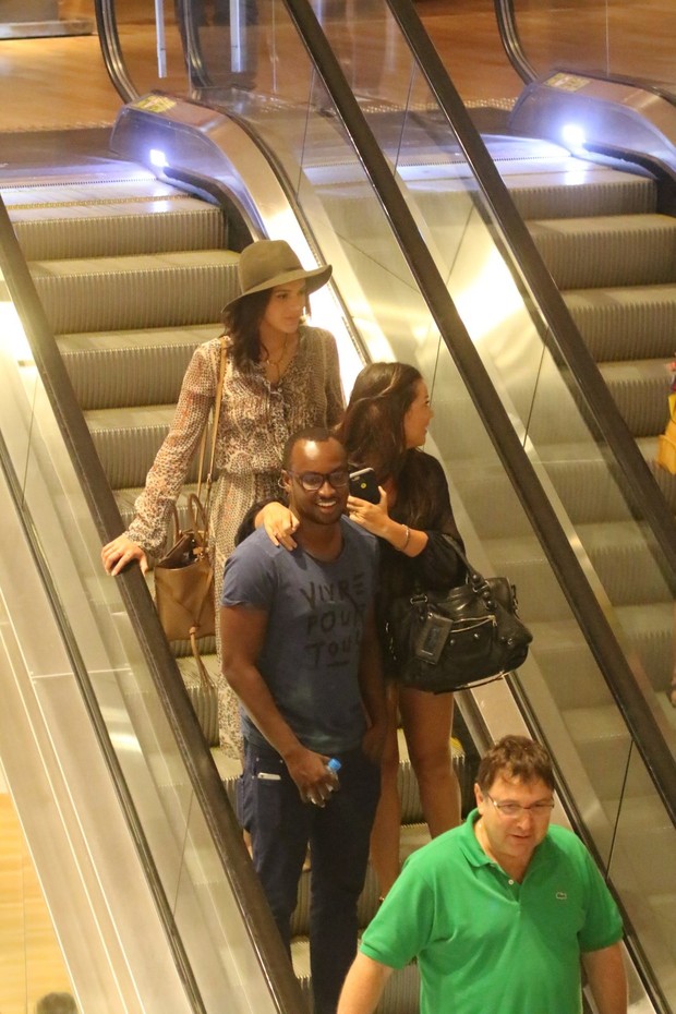 Thiaguinho, Fernanda Souza e Bruna Marquezine (Foto: Fabio Moreno/Agnews)