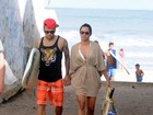 Daniel Alves e Thaíssa Carvalho curtem dia de praia em Búzios, no RJ