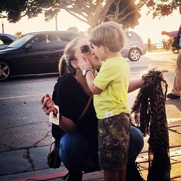 Claudia Leitte dá selinho no filho mais velho, Davi (Foto: Instagram)