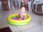 Que calor! Perlla posta foto da filha em piscina