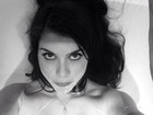 Namorado posta foto sexy de Alinne Moraes na banheira