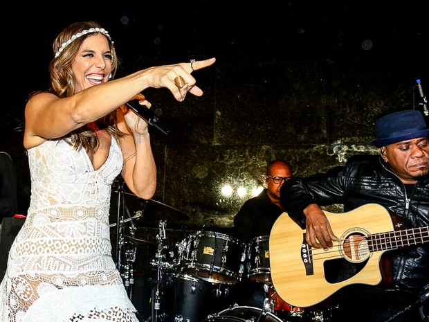 Ivete Sangalo canta em evento no Cristo Redentor, na Zona Sul do Rio (Foto: Marcello Sá Barretto/ Ag. News)