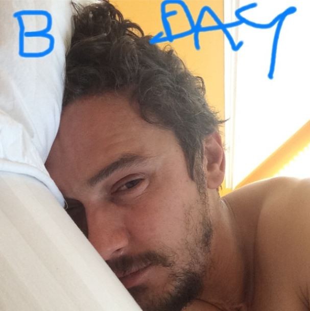 James Franco ao acordar no dia do seu aniversário (Foto: Reprodução_Instagram)
