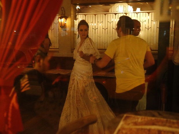 Ex-BBB Ana Paula em festa em restaurante na Zona Oeste do Rio (Foto: Ag. News)