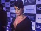 Gracyanne Barbosa usa look decotado em evento em Brasília
