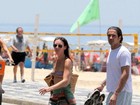 O verão tá aí: famosos curtem dia de praia no Rio
