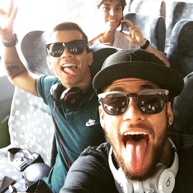 Neymar desembarca no Brasil (Foto: reprodução/instagram)