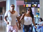 Naldo e Moranguinho embarcam em aeroporto do Rio