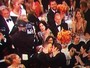 Ryan Reynolds e Andrew Garfield se beijam no Globo de Ouro