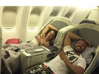 Gracyanne e Belo se despedem de Cancún e modelo posta foto no avião