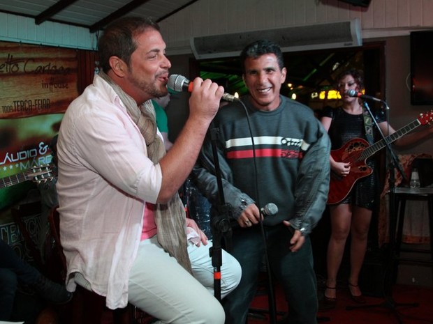 Conrado, Eri Johnson e Luka cantam em festa no Rio (Foto: Anderson Borde/ Ag. News)