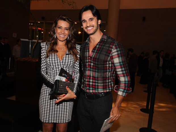 Solange Frazão com o namorado em show em São Paulo (Foto: Manuela Scarpa/ Foto Rio News)