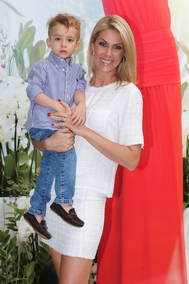 Ana Hickmann e o filho (Foto: Manuela Scarpa/Brazil News)