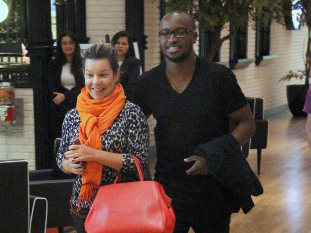 Fernanda Souza e Thiaguinho em shopping na Zona Oeste do Rio (Foto: Marcus Pavão/ Ag. News)