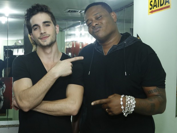 Fiuk e Mc Sapão nos bastidores de gravação de clipe em boate no Rio (Foto: Roberto Filho/ Ag. News)