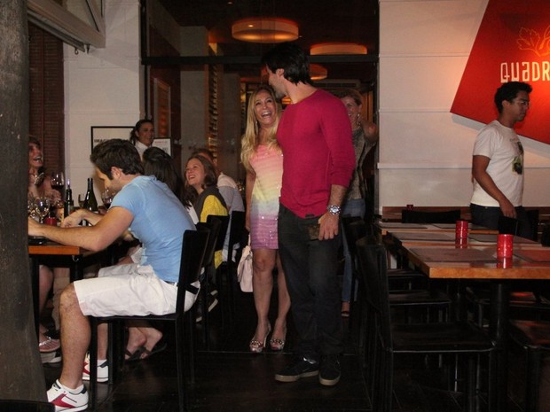 Susana Vieira e Sandro Pedroso em restaurante na Zona Sul do Rio (Foto: Rodrigo dos Anjos/ Ag. News)