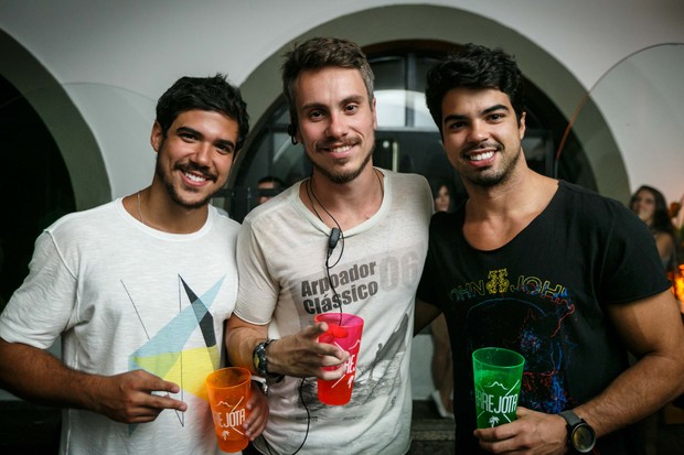 Raphael Sumar com amigos (Foto: Marcos Samerson / Agência We love Photo!)