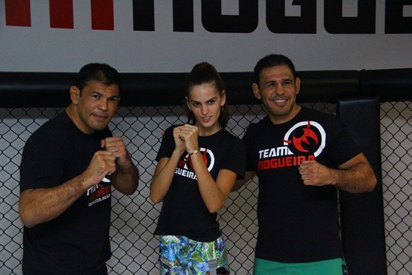 Rodrigo, Izabel Goulart e Rogério (Foto: Divulgação/Team Nogueira)