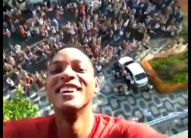 Will Smith grava vídeo na sacada do hotel (Foto: Reprodução)