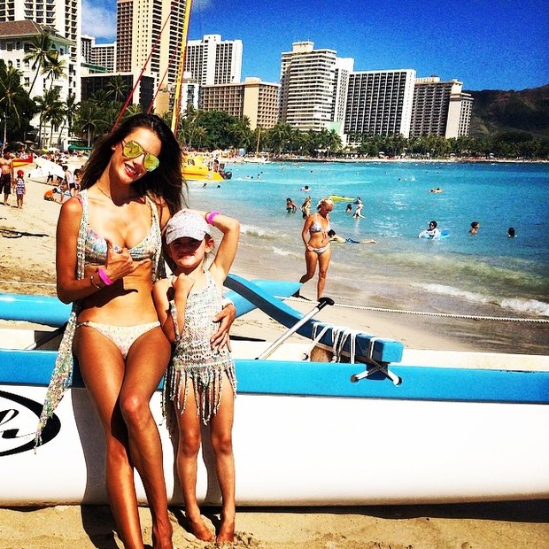 Alessandra Ambrósio e a filha, Anja (Foto: Instagram/ Reprodução)